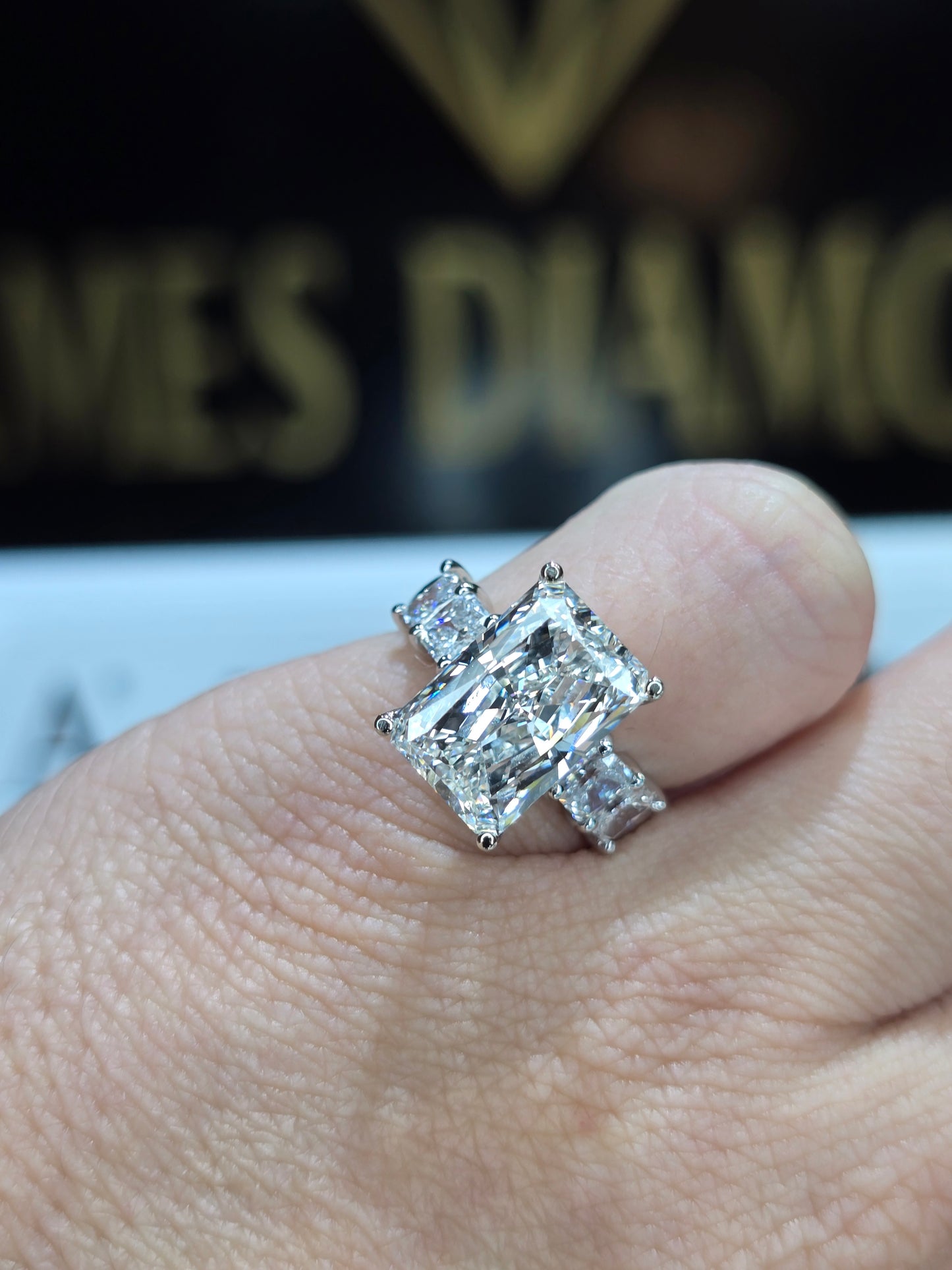 Radiant rings π₯ Center Radiant 5CT E/VS1 π₯