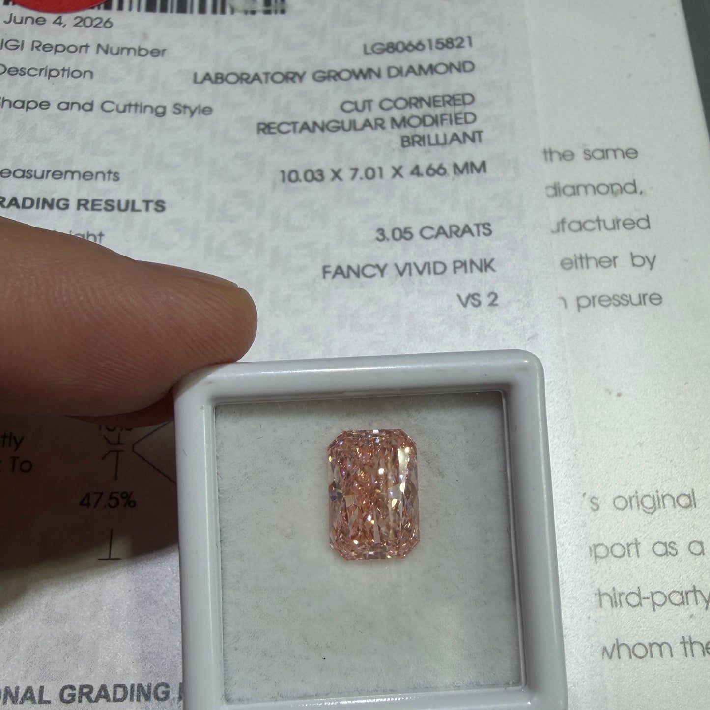3.05ct Radiant Cut Lab Grown Diamond (Fancy Vivid Pink, VS2, IGI Certified)