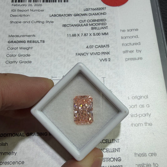 4.07ct Radiant Cut Lab Grown Diamond (Fancy Vivid Pink, VVS2, IGI Certified)