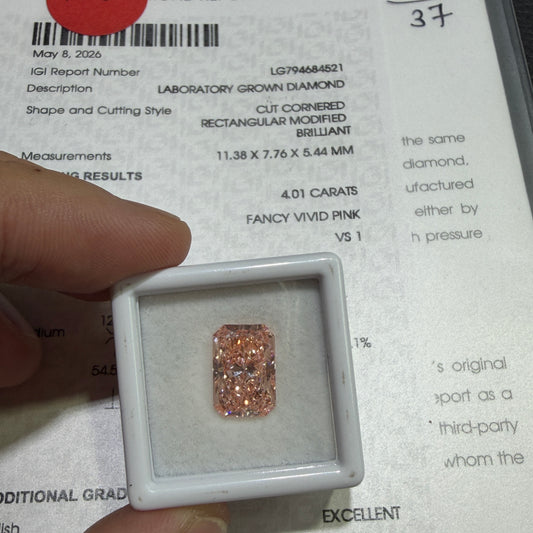 4.01ct Radiant Cut Lab Grown Diamond (Fancy Vivid Pink, VS1, IGI Certified)