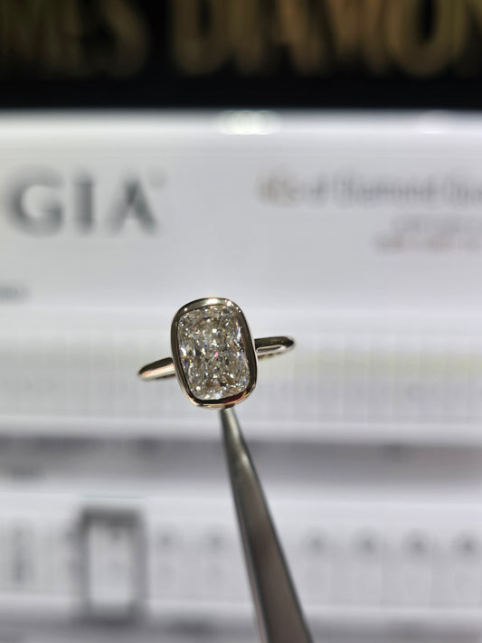 Bezel Cushion rings 💍 5 Carat E/VS1 💎 IGI Labgrown Diamomd