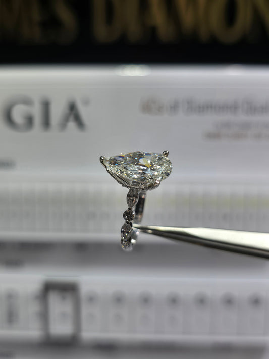 Beautiful Pear Rings 💍 Center 5 carat H/VS1 💎 IGI Labgrown Diamomd